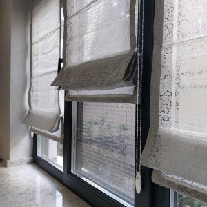 Jaluzelele romane sunt o soluție elegantă și practică pentru decorarea ferestrelor!#0